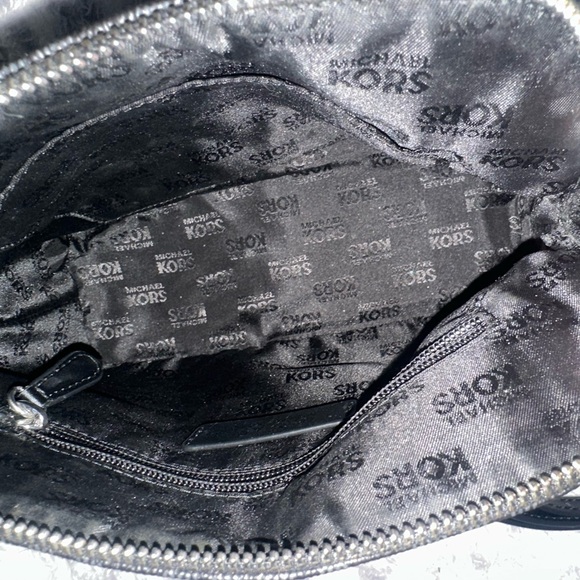 Michael Kors Cindy LG Dome Crossbody Handbag - Picture 4 of 6
